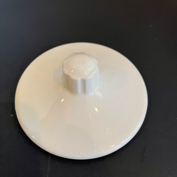 Vintage USA Covered Sugar Bowl and Creamer Set - Picture 8 of 10